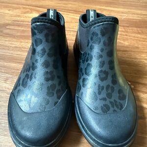 Stylish Black Leopard Print Winter Boots